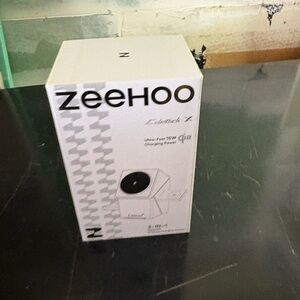 ZeeHoo Wireless Charging Stand